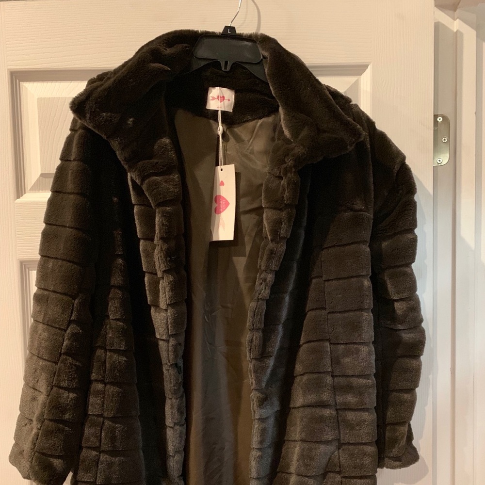 Beautiful brown coat, softest ever!